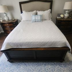 Grand Queen Bedroom Set
