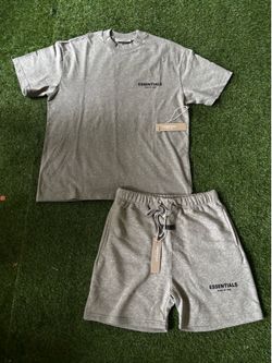 Essentials size large ‼️Check Description‼️