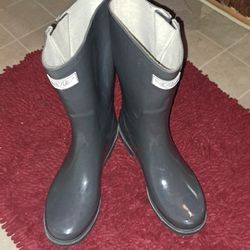 Rubber boots, all weather, new! Gently worn once. Gray w/ white lining. Size 7