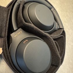 Sony XM4 headphones 