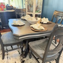 Distressed Black Table & Chairs 