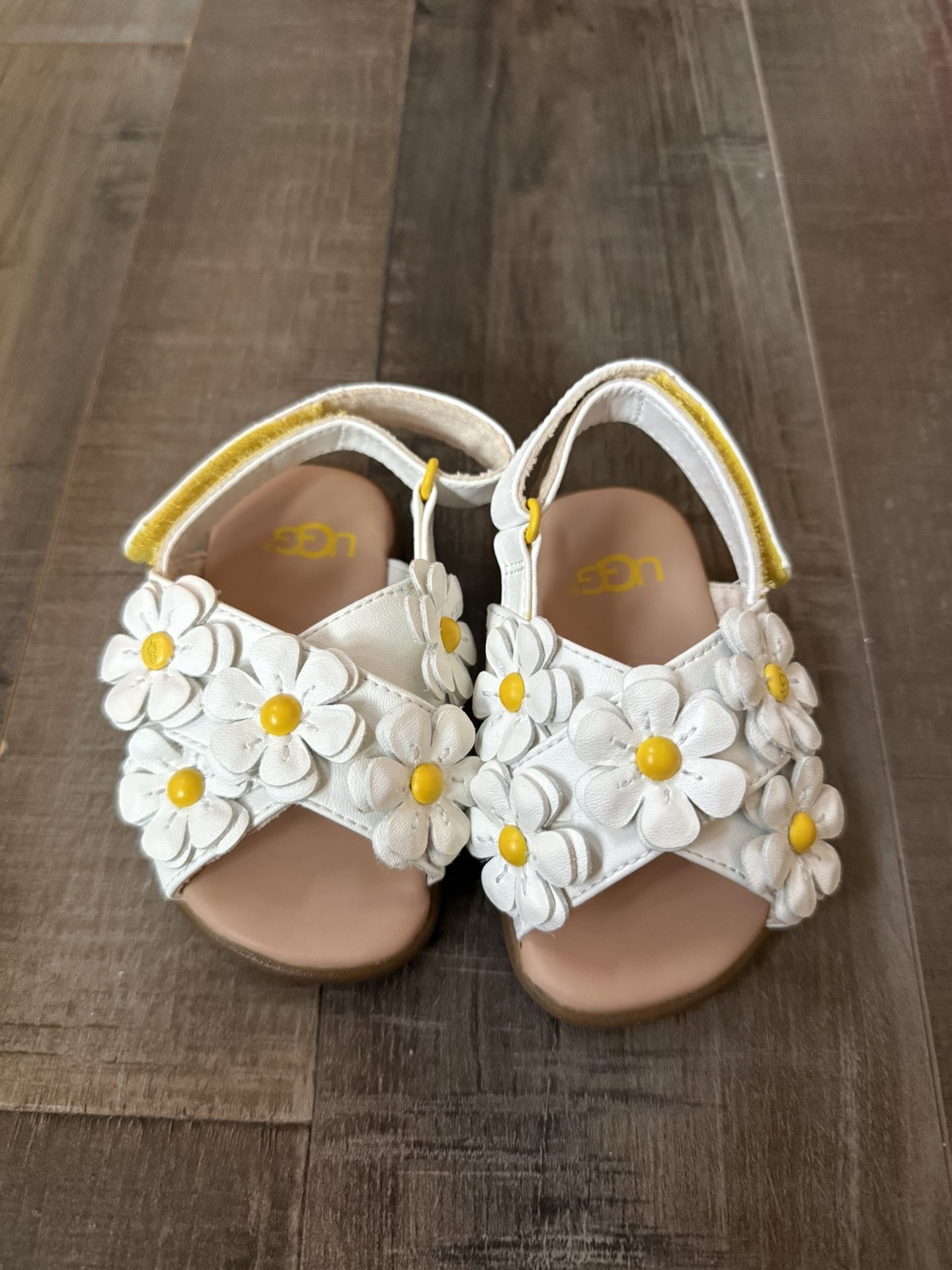 Baby ugg Sandals Size 2/3