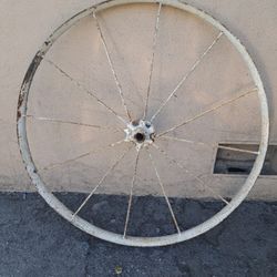$75 RUEDA DE CARRETA VINTAGE SOLD AS IS ARE FINAL SALE