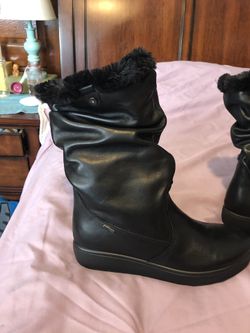 Leather winter boots size 8 brand new