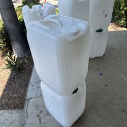 PLASTIC CONTAINERS JUGS DROMS BARRELS CUPS 