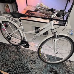 2025 Schwinn Discover hybrid bike