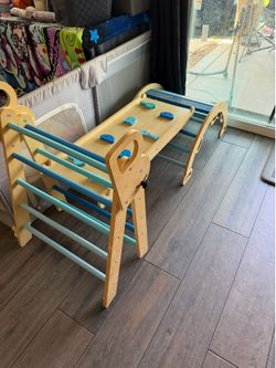 Pickler Triangle / Climbing Frame for Toddlers and infants