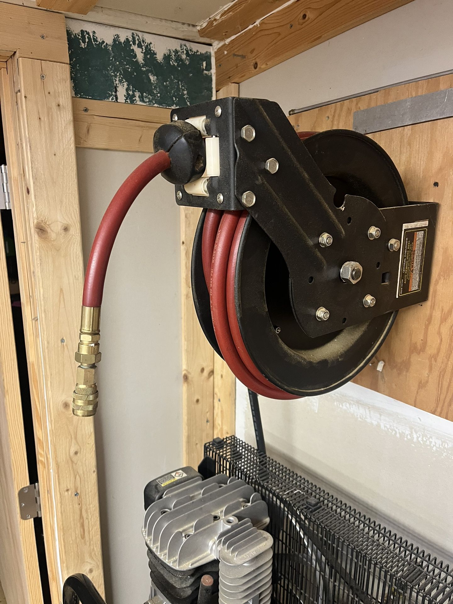 Hangeable Air Hose Retractable With Hose