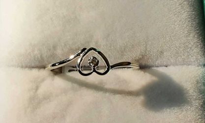 White Gold 10k (.417) 0.9 grams Size 7