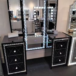 Elegant Makeup Vanity With Bluetooth 