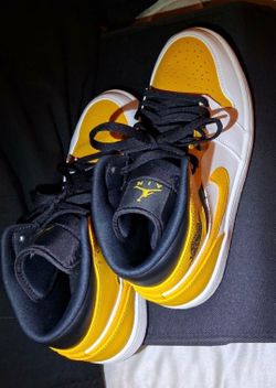 Air Jordan 1 Mid 'University Gold' (2021) -100% Unworn