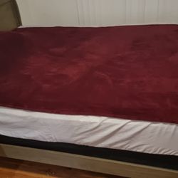 Queen Bed 1 Nigth Stand Dreeser With Mirror 