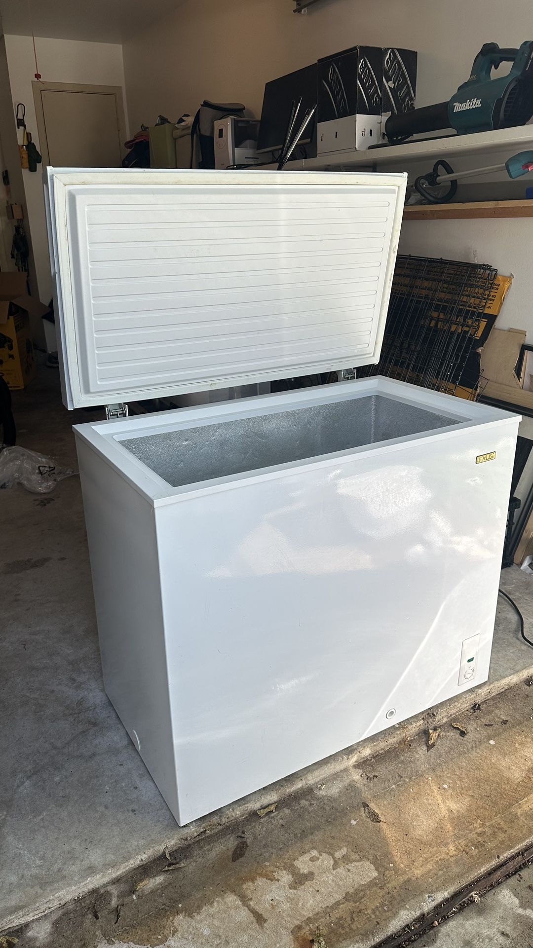 IDYLIS Chest Freezer - 7.1 cu. ft.