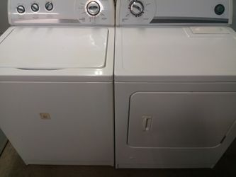 Nice Whirlpool set washer and gas dryer they both work great