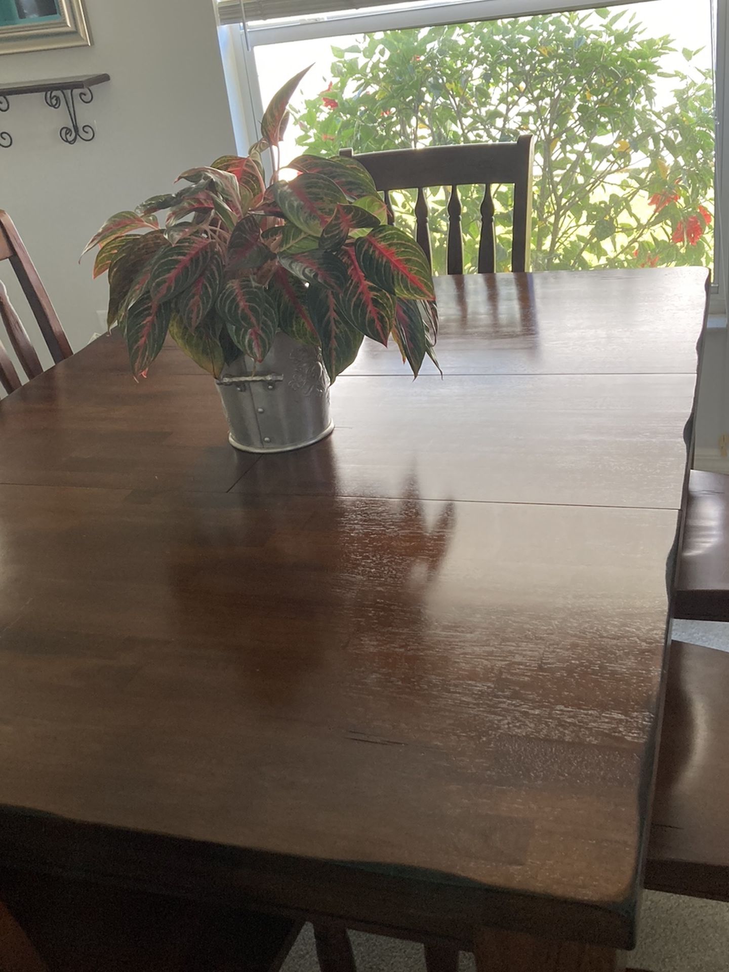 We replaced our dining room table and chairs with a smaller set. Selling this one. It’s 66” long and 48” wide. Purchased from Rooms To Go. Anyone inte