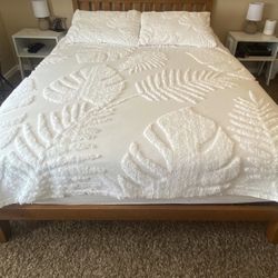 Zinus Full Size Wooden Frame Bed For Sale 