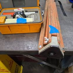 Keuffer & Esser Builders level