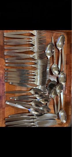 35 PIECES ONEIDA FROSTFIRE FLATWARE.