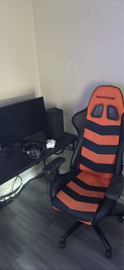 Maxonomic gaming chair