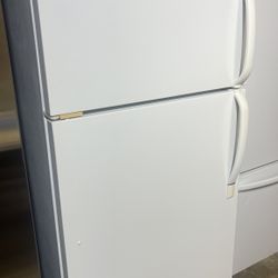 Frigidaire Refrigerator Top Freezer White 