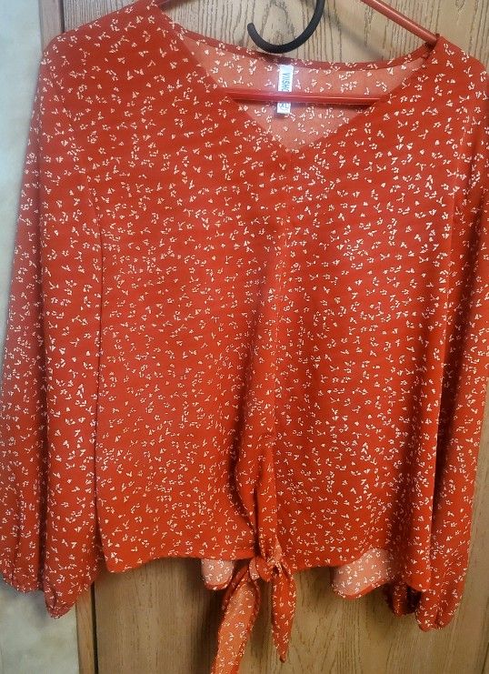 Long Sleeve Top With Tie Bottom XL