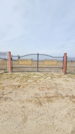 NEW METAL FARM DRIVEWAY GATE HEAVY DUTY, 7'x20'
GALVANIZED +POWDER COATING
ONE SET =LEFT LEAF+RIGHT LEAF
DEER MOTIF STYLE
Only serious people please
F