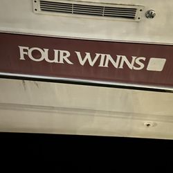 1990 Fourwinns Boat 25 Feet