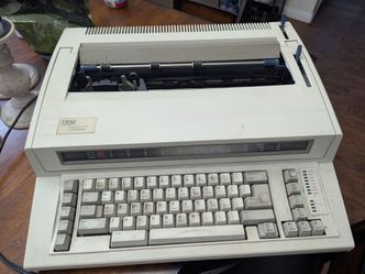 IBM Wheelwriter 1000 Electric Typewriter