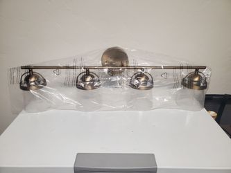 Madison 4-Light Vanity
147041AD-534
Aged Brass (AD)
Dimensions: 32.5"W x 9.5"H x 6.5"E