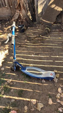 Electric razor scooter