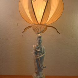 Vintage Asian Lady White Porcelain Lamp 