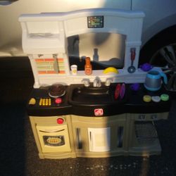 Step 2 Children's Play Kitchen With Accessories