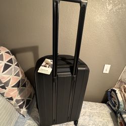 Luggage Check In 🧳 Brand Thule 65 L  New Travelers Look 👀at Reg$$$