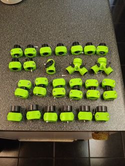 2 splitters 9 male pc 6 female pc 6 splices pc 1 cut off pc all brand new 24 pc 3 0 BUCKS