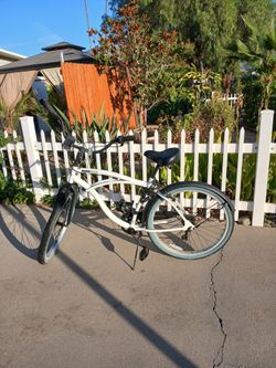 Huffy 26" 7-speed cruiser  w/accessories