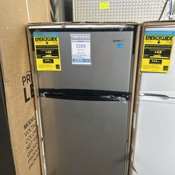 Avanti RA7501BS – 7.5 cu. ft. Top-Freezer Refrigerator (Stainless Steel)