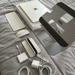 15 Inch MacBook Air M2 w/ Extras