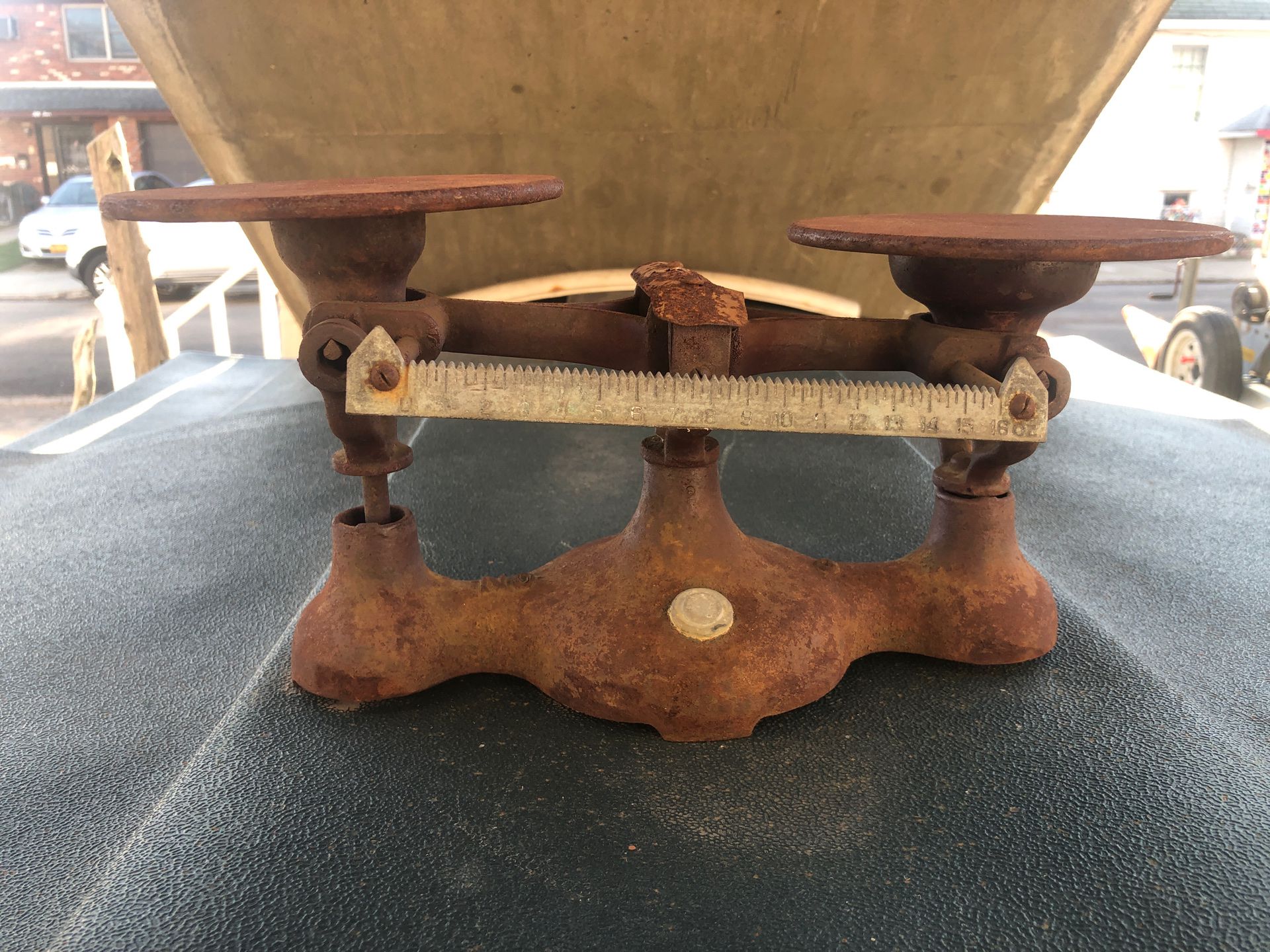 Antique scale from early 1900