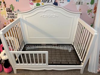 Fiona 4-in-1 Convertible Crib White