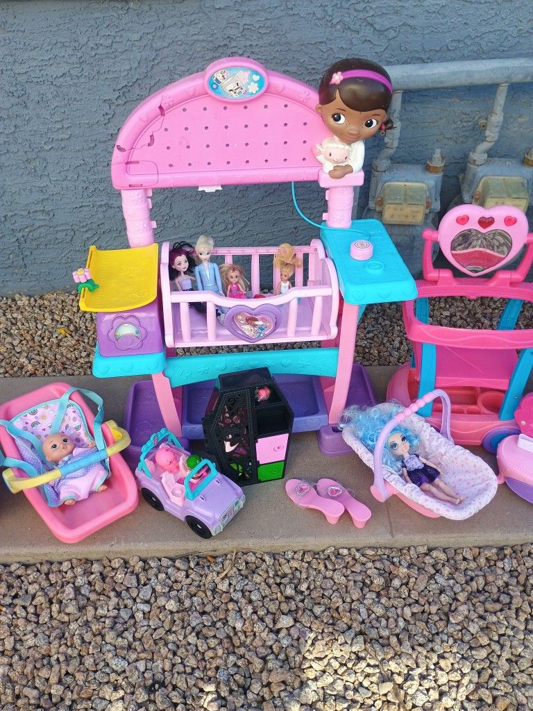Toddler Girls Doctor Baby Station With 2 Carts One Has Mirror And 2 Car Seats And Dolls Vanity Stan d And Other Toys