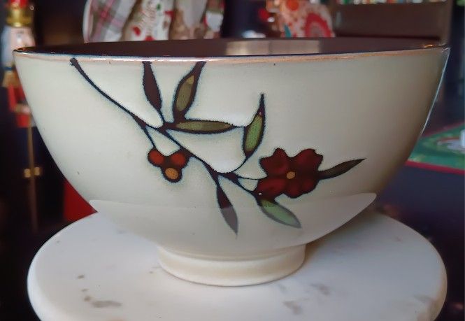 Gibson Elite Kaity Blossoms Serving Bowl Microwave/Dishwasher Safe.