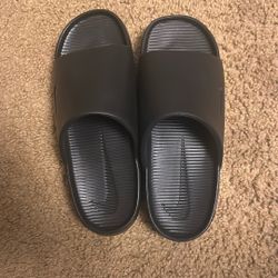 Nike Calm Slides