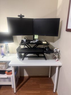 Desk riser. Sit And Stand desk