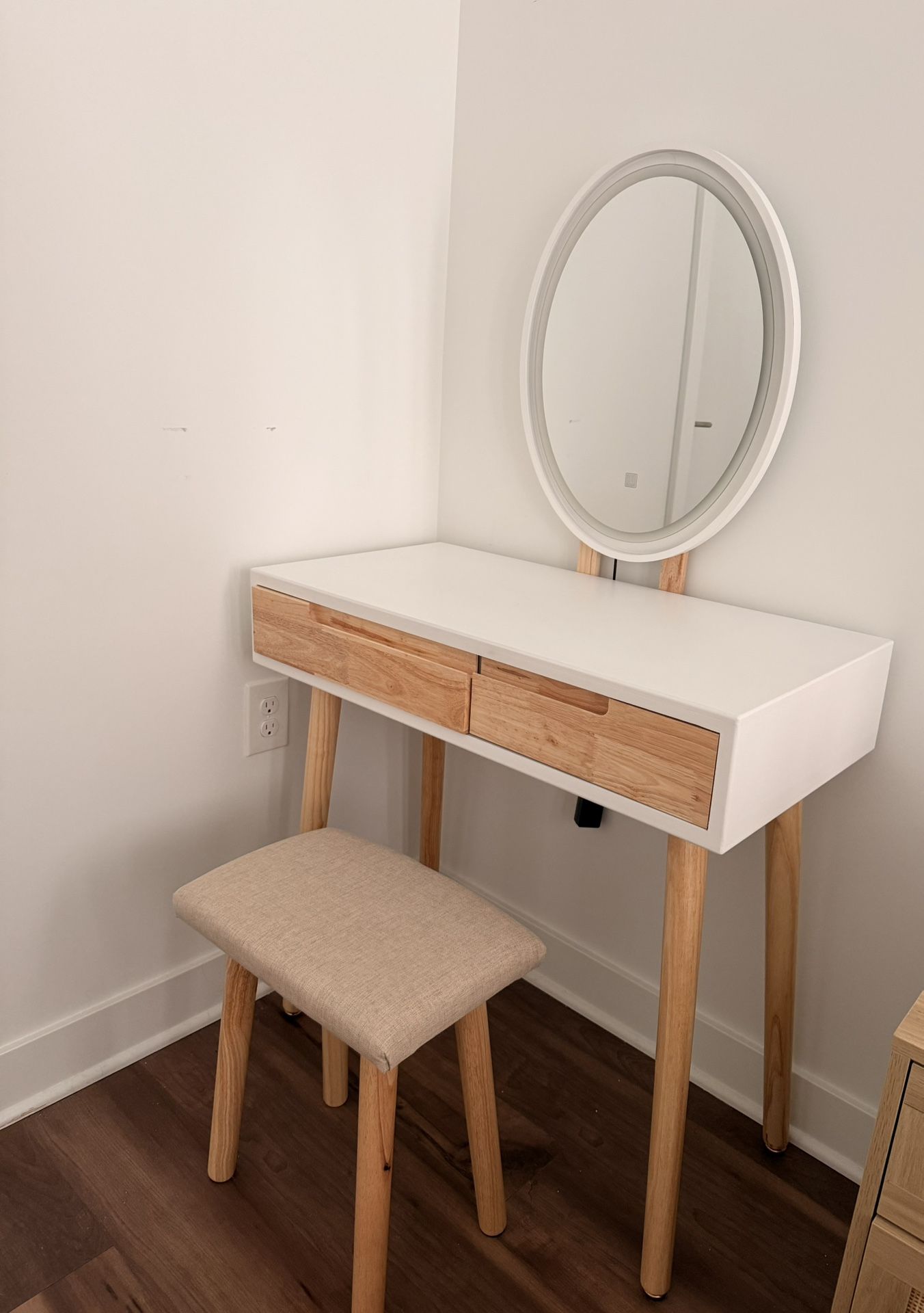 Makeup Vanity Set With Lights