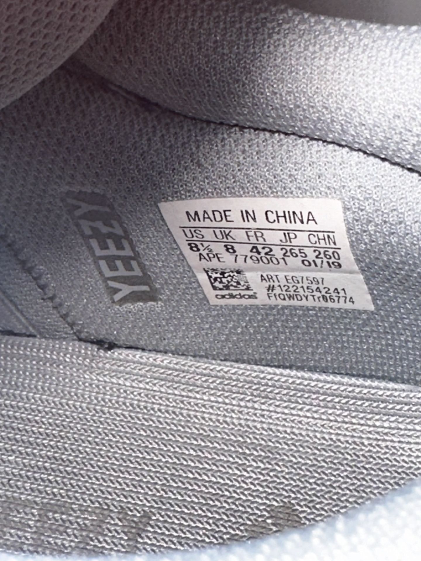 yeezy 700 inertia size tag