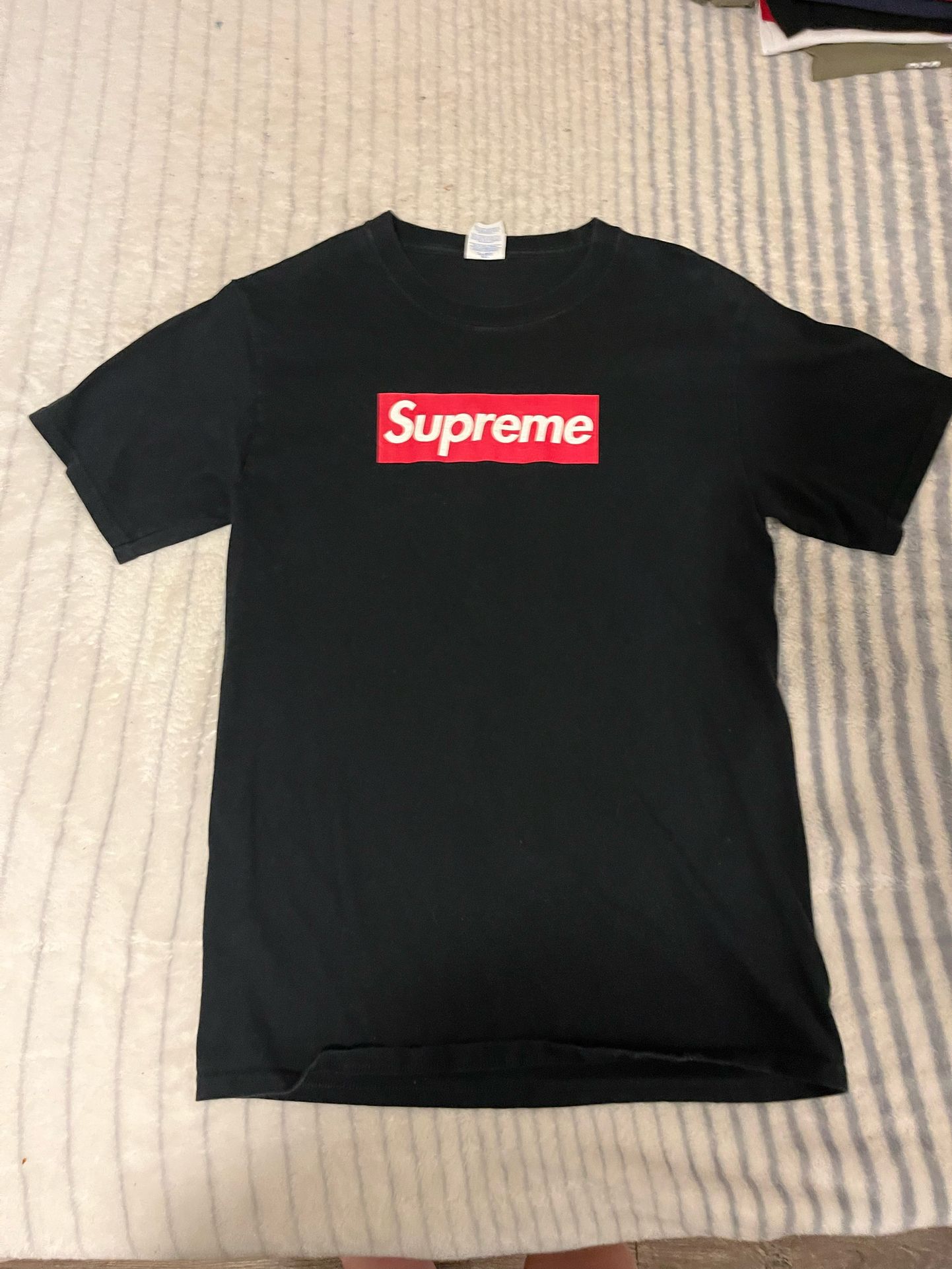SUPREME SMALL T-SHIRT