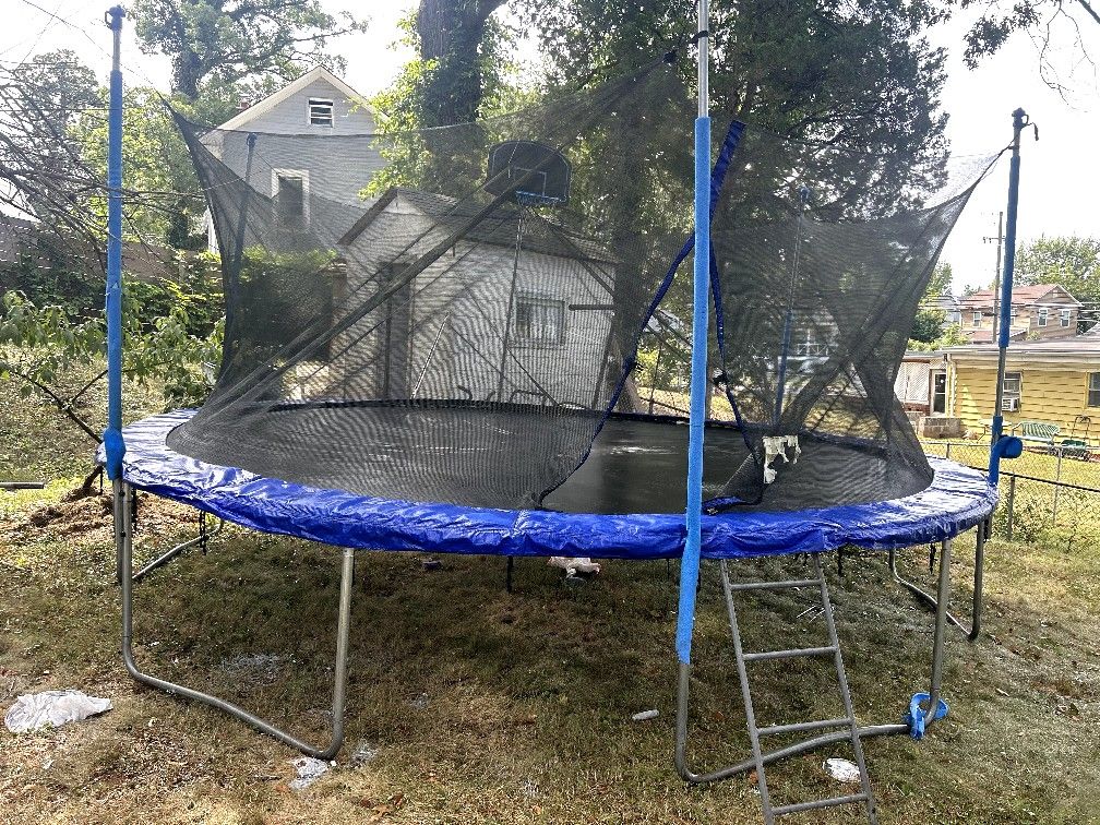 15 Ft Trampoline 