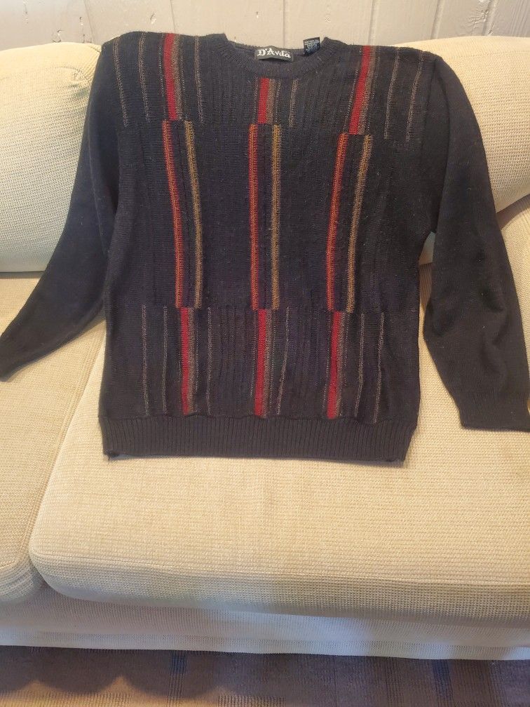 SWEATER, SIZE MEDIUM