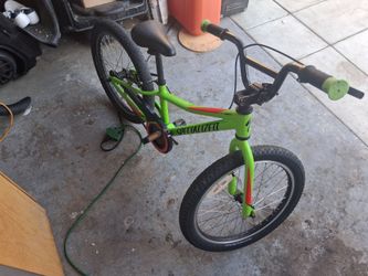 20' SPECIALIZED KID BIKE.