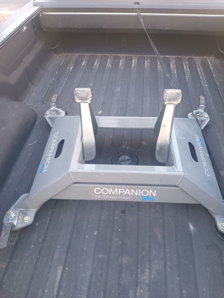 B&W Champion Fifth Wheel Hitch